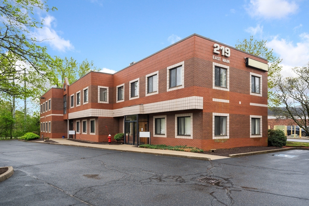 219 E Main St, Milford, Massachusetts, ,Commercial Lease,For Rent,E Main St,73373085