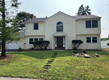 4 Rutledge Rd, Natick, Massachusetts, 3 Bedrooms Bedrooms, 8 Rooms Rooms,3.5 BathroomsBathrooms,Residential Lease,For Rent,Rutledge Rd,73373312