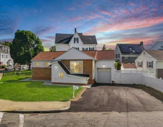 320 Malden St, Revere, Massachusetts, 6 Bedrooms Bedrooms, 10 Rooms Rooms,4 BathroomsBathrooms,Residential Income,For Sale,Malden St,73373665