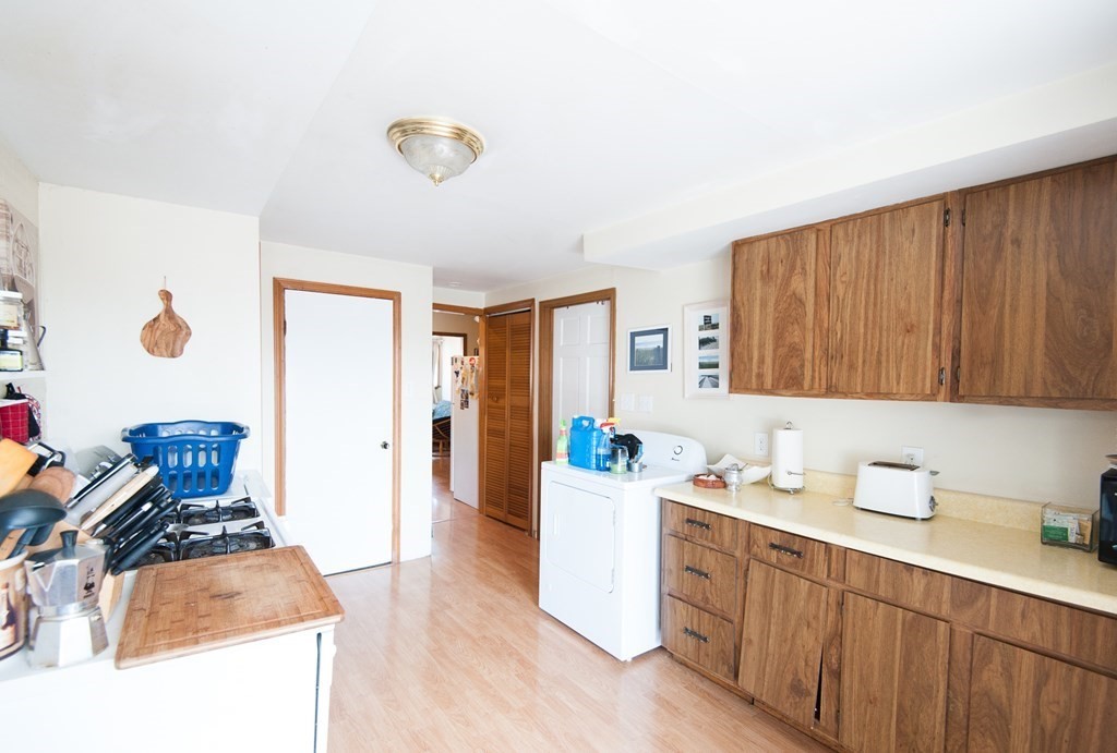 837.5 E 2nd Street, Boston, Massachusetts, 2 Bedrooms Bedrooms, 5 Rooms Rooms,1 BathroomBathrooms,Residential Lease,For Rent,E 2nd Street,73373699