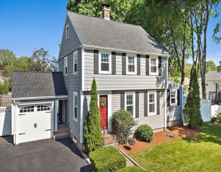 22 Brook St, Reading, Massachusetts, 3 Bedrooms Bedrooms, 7 Rooms Rooms,1.5 BathroomsBathrooms,Residential,For Sale,Brook St,73373652