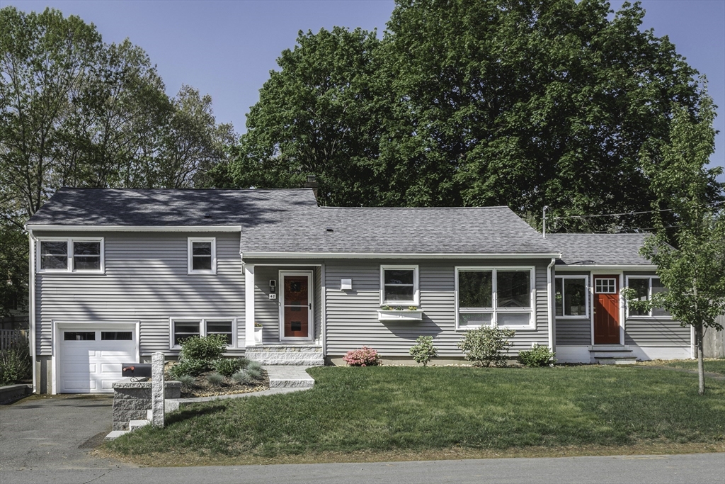 48 Day Avenue, Hamilton, Massachusetts, 3 Bedrooms Bedrooms, 6 Rooms Rooms,1.5 BathroomsBathrooms,Residential,For Sale,Day Avenue,73373537