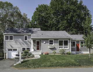 48 Day Avenue, Hamilton, Massachusetts, 3 Bedrooms Bedrooms, 6 Rooms Rooms,1.5 BathroomsBathrooms,Residential,For Sale,Day Avenue,73373537