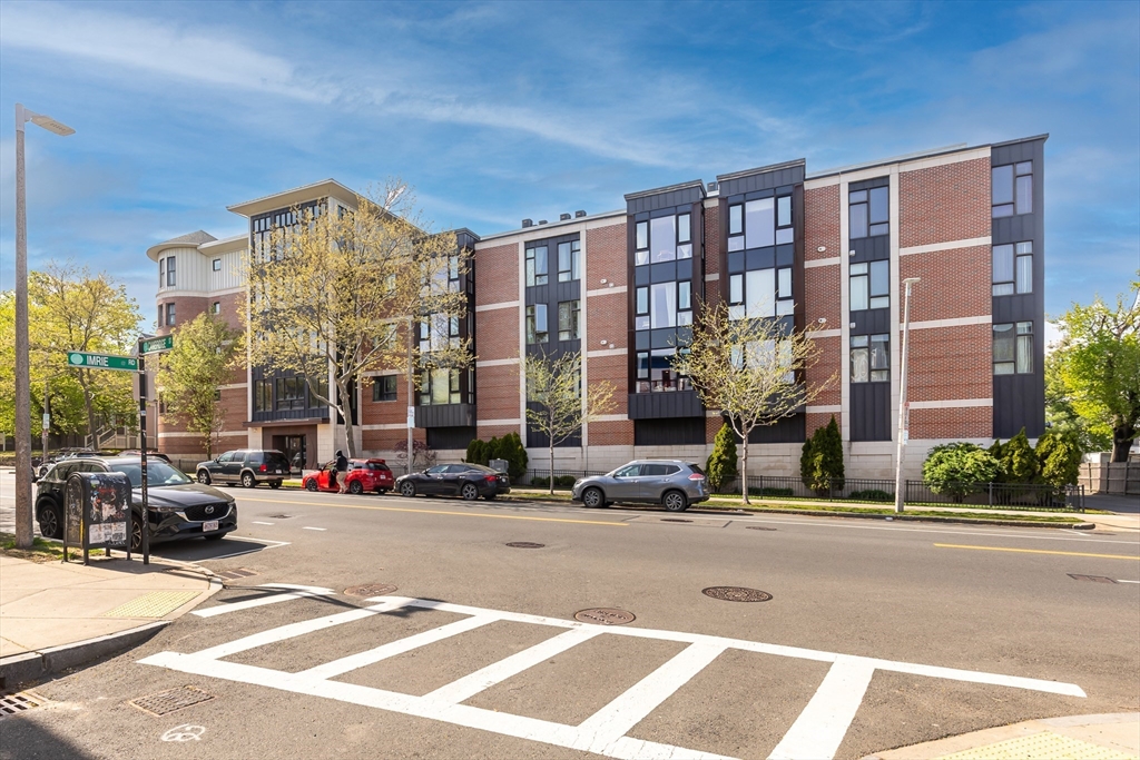 533 Cambridge St, Boston, Massachusetts, 2 Bedrooms Bedrooms, 4 Rooms Rooms,2 BathroomsBathrooms,Residential,For Sale,Cambridge St,73373707