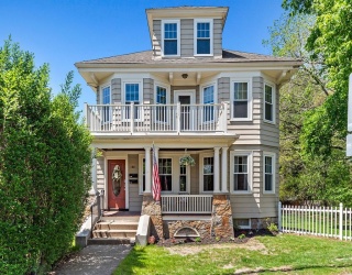 80 Pleasant St, Milton, Massachusetts, 2 Bedrooms Bedrooms, 5 Rooms Rooms,1 BathroomBathrooms,Residential,For Sale,Pleasant St,73373716