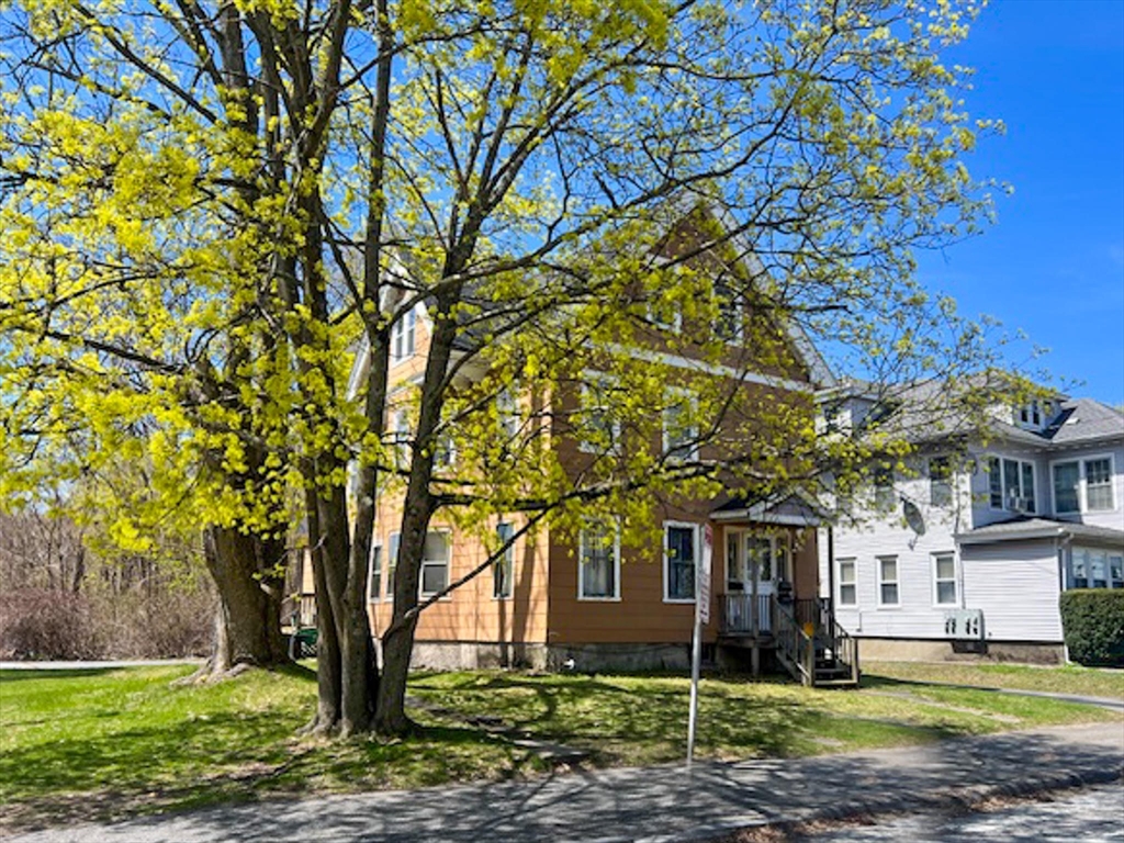 9 Holland Rd, Worcester, Massachusetts, 6 Bedrooms Bedrooms, 14 Rooms Rooms,3 BathroomsBathrooms,Residential Income,For Sale,Holland Rd,73373798