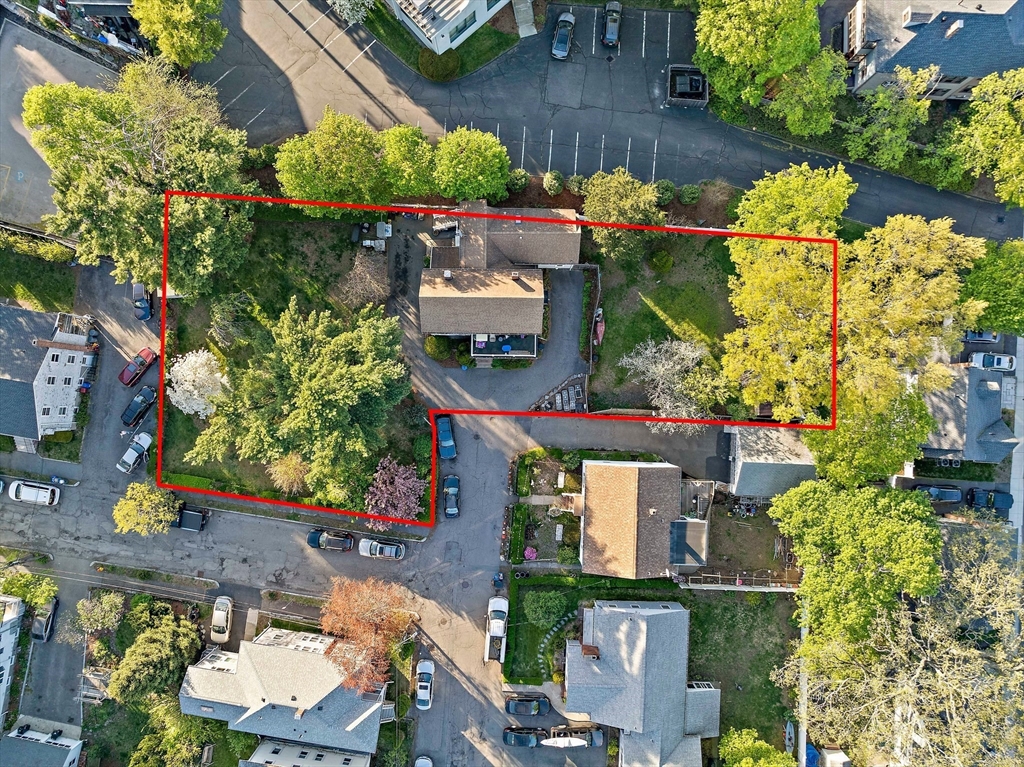 2 Hammond Ct, Quincy, Massachusetts, 4 Bedrooms Bedrooms, 12 Rooms Rooms,2 BathroomsBathrooms,Residential Income,For Sale,Hammond Ct,73373859