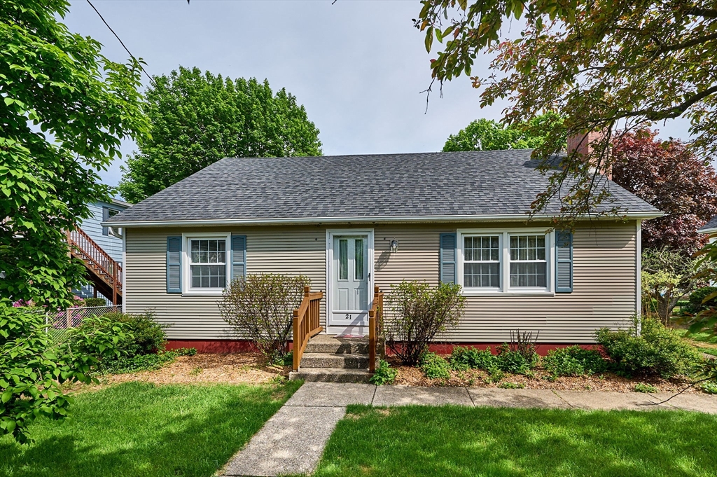 21 Davis St, Easthampton, Massachusetts, 4 Bedrooms Bedrooms, 6 Rooms Rooms,1.5 BathroomsBathrooms,Residential,For Sale,Davis St,73373771
