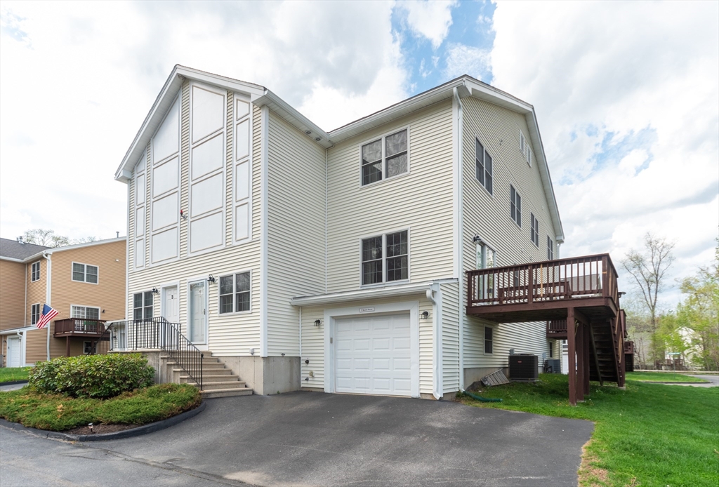 1 Knotts St, Hudson, Massachusetts, 2 Bedrooms Bedrooms, 4 Rooms Rooms,2.5 BathroomsBathrooms,Residential,For Sale,Knotts St,73373892