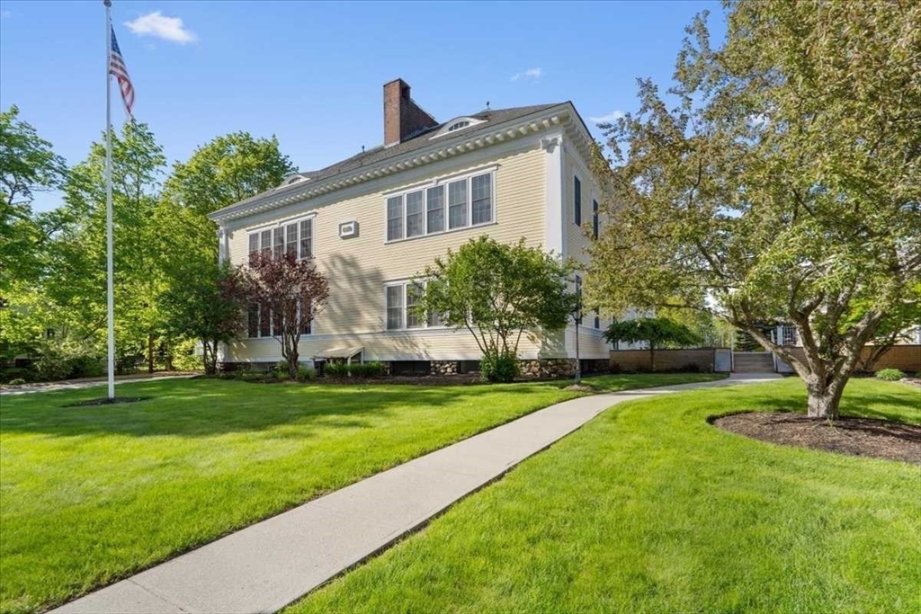 42 Phillips Rd, Holden, Massachusetts, 2 Bedrooms Bedrooms, 5 Rooms Rooms,1 BathroomBathrooms,Residential,For Sale,Phillips Rd,73373920