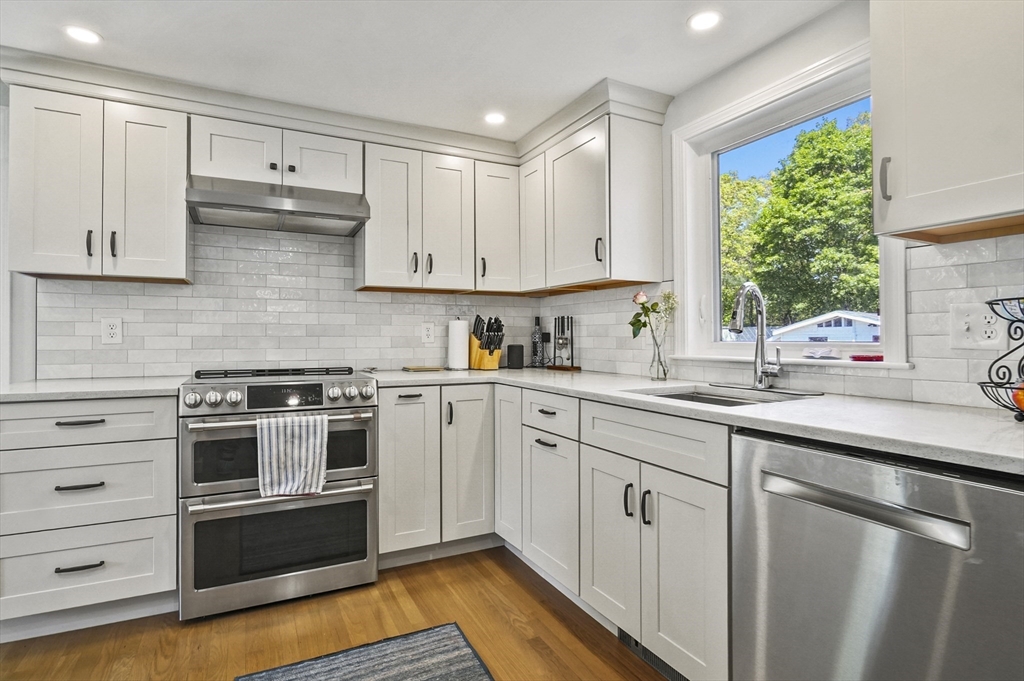 84 Woodcliff Rd, Quincy, Massachusetts, 3 Bedrooms Bedrooms, 6 Rooms Rooms,3 BathroomsBathrooms,Residential,For Sale,Woodcliff Rd,73373975