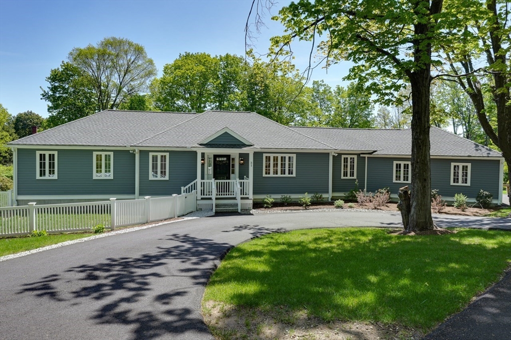 31 School St, Lunenburg, Massachusetts, 4 Bedrooms Bedrooms, 8 Rooms Rooms,3 BathroomsBathrooms,Residential,For Sale,School St,73374037