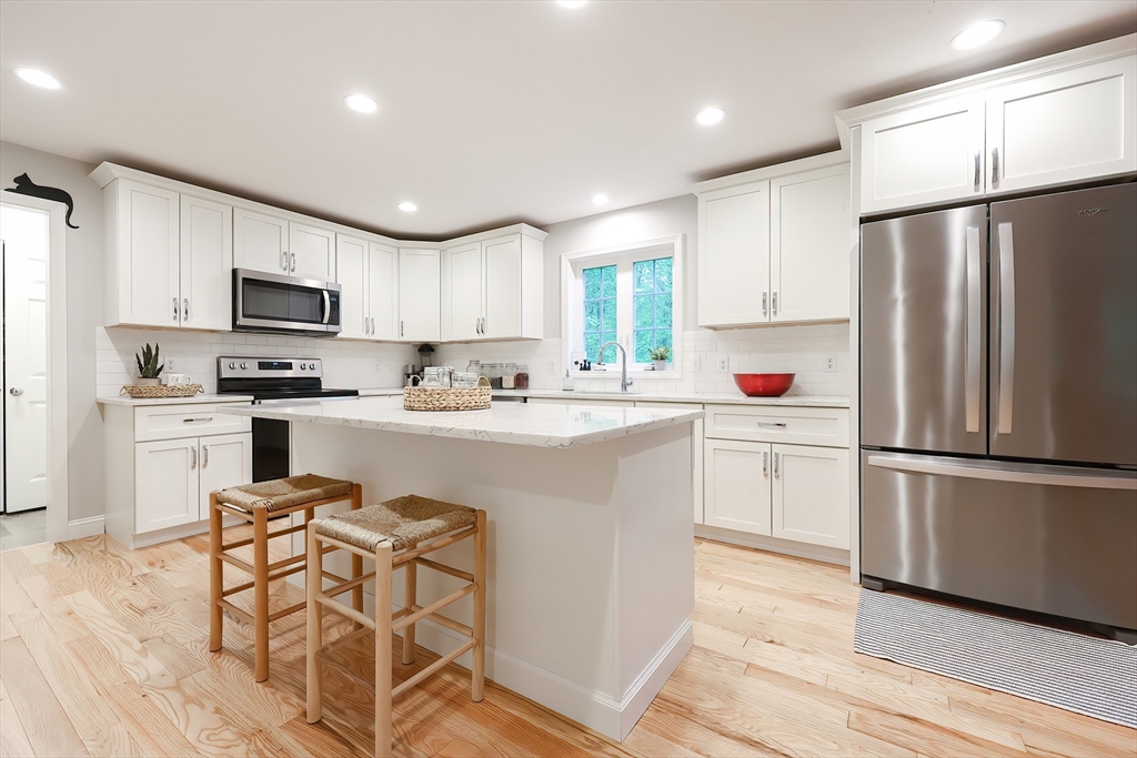 111 Arizona Ave, Holden, Massachusetts, 4 Bedrooms Bedrooms, 7 Rooms Rooms,2.5 BathroomsBathrooms,Residential,For Sale,Arizona Ave,73374067