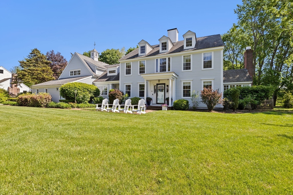 4 Cutter Hill Rd, Hingham, Massachusetts, 4 Bedrooms Bedrooms, 10 Rooms Rooms,2.5 BathroomsBathrooms,Residential,For Sale,Cutter Hill Rd,73371649