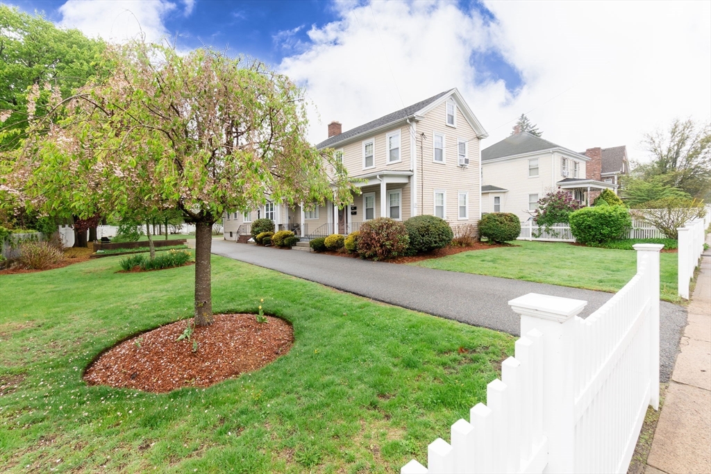199 Lynn St, Peabody, Massachusetts, 5 Bedrooms Bedrooms, 13 Rooms Rooms,4 BathroomsBathrooms,Residential Income,For Sale,Lynn St,73373873