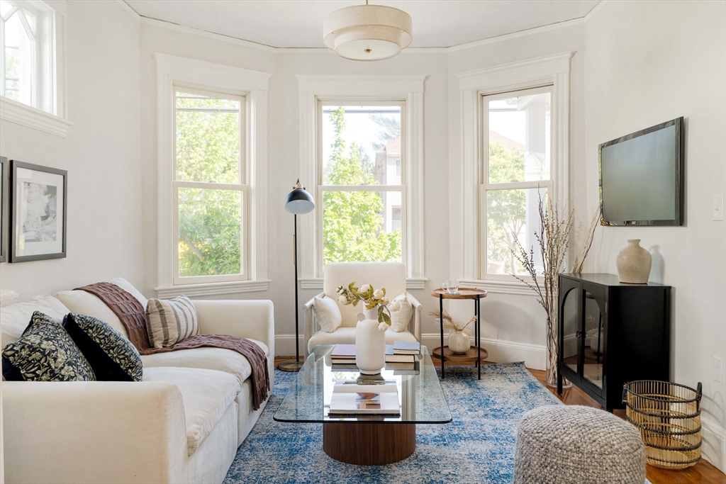 305 Walden Street, Cambridge, Massachusetts, 3 Bedrooms Bedrooms, 6 Rooms Rooms,1 BathroomBathrooms,Residential,For Sale,Walden Street,73374263