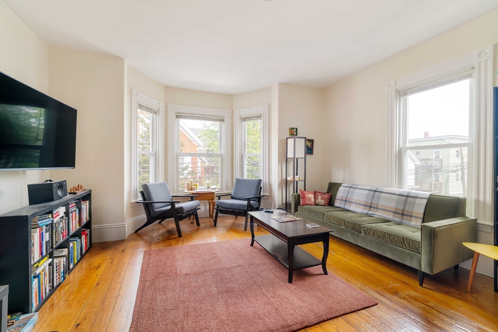 14 Calvin St, Somerville, Massachusetts, 6 Bedrooms Bedrooms, 11 Rooms Rooms,2 BathroomsBathrooms,Residential Income,For Sale,Calvin St,73374327