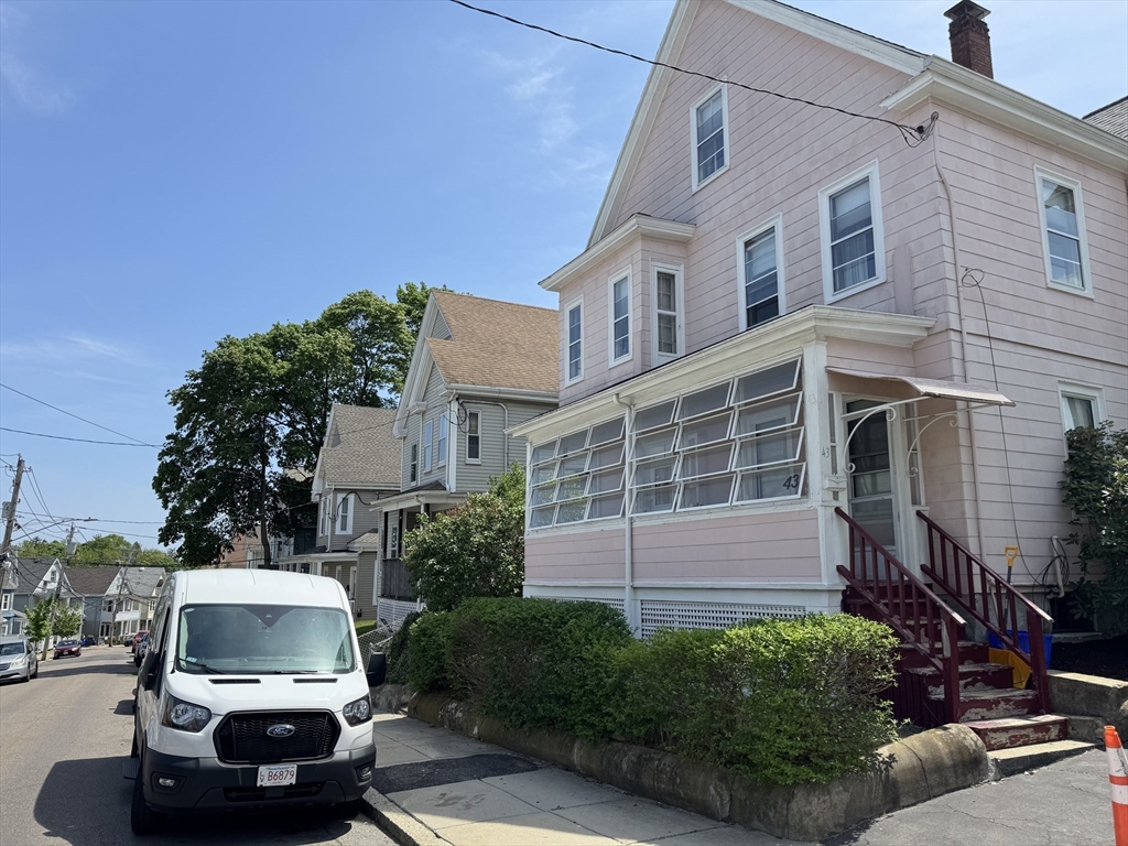 43 Wrentham St, Boston, Massachusetts, 5 Bedrooms Bedrooms, 13 Rooms Rooms,2 BathroomsBathrooms,Residential Income,For Sale,Wrentham St,73374132