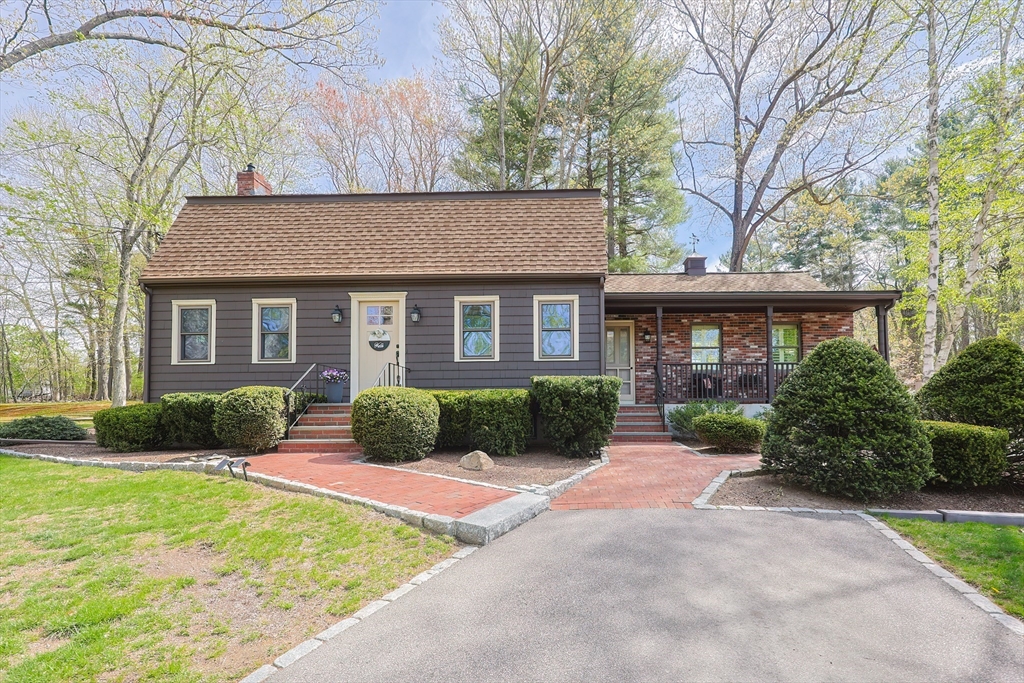 149 Pond St, Franklin, Massachusetts, 3 Bedrooms Bedrooms, 7 Rooms Rooms,1.5 BathroomsBathrooms,Residential,For Sale,Pond St,73374300