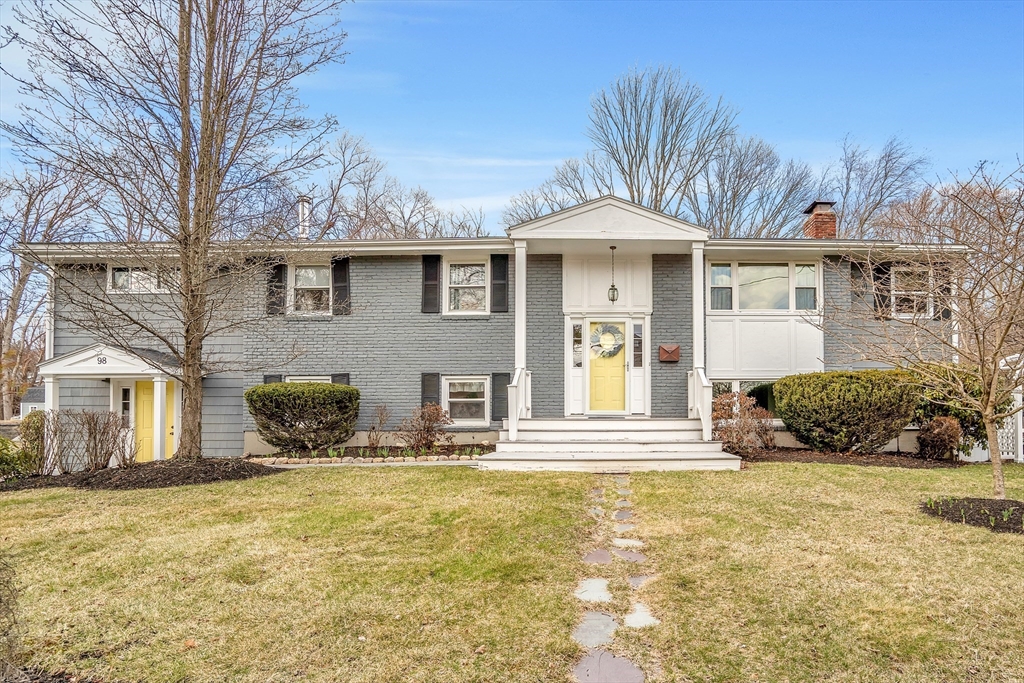 98 Appleyard, Holliston, Massachusetts, 4 Bedrooms Bedrooms, 10 Rooms Rooms,2 BathroomsBathrooms,Residential,For Sale,Appleyard,73371700