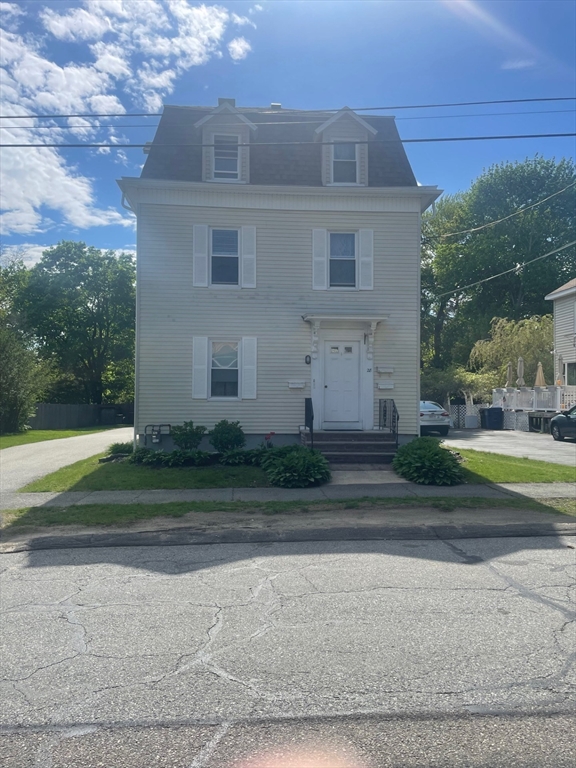 28 Clark St., Danvers, Massachusetts, 5 Bedrooms Bedrooms, 11 Rooms Rooms,3 BathroomsBathrooms,Residential Income,For Sale,Clark St.,73374454