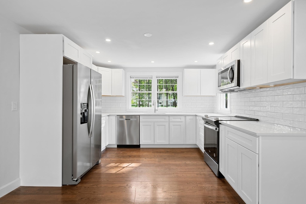 125 Beacon Street, Framingham, Massachusetts, 3 Bedrooms Bedrooms, 8 Rooms Rooms,3 BathroomsBathrooms,Residential,For Sale,Beacon Street,73374322
