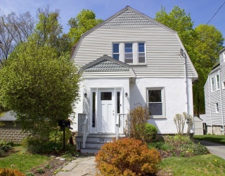 374 Swains Pond Ave, Melrose, Massachusetts, 3 Bedrooms Bedrooms, 7 Rooms Rooms,2 BathroomsBathrooms,Residential,For Sale,Swains Pond Ave,73374371