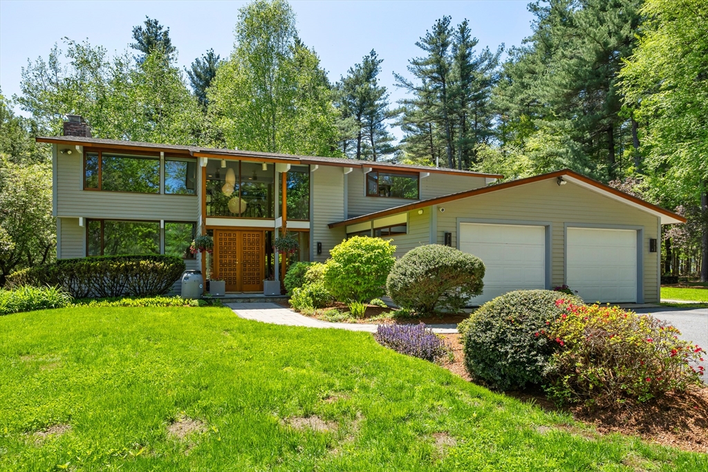 86 Stonehedge Place, Boxborough, Massachusetts, 4 Bedrooms Bedrooms, 9 Rooms Rooms,2.5 BathroomsBathrooms,Residential,For Sale,Stonehedge Place,73374262