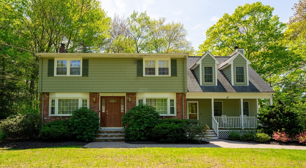 7 Harold Avenue, Wilmington, Massachusetts, 4 Bedrooms Bedrooms, 8 Rooms Rooms,2.5 BathroomsBathrooms,Residential,For Sale,Harold Avenue,73374519