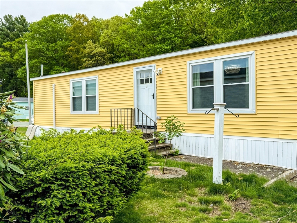 29 Ethel Ave, Marlborough, Massachusetts, 2 Bedrooms Bedrooms, 5 Rooms Rooms,2 BathroomsBathrooms,Residential,For Sale,Ethel Ave,73374544