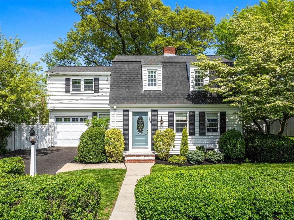 135 Eastwood Circuit, Boston, Massachusetts, 3 Bedrooms Bedrooms, 9 Rooms Rooms,1.5 BathroomsBathrooms,Residential,For Sale,Eastwood Circuit,73374457