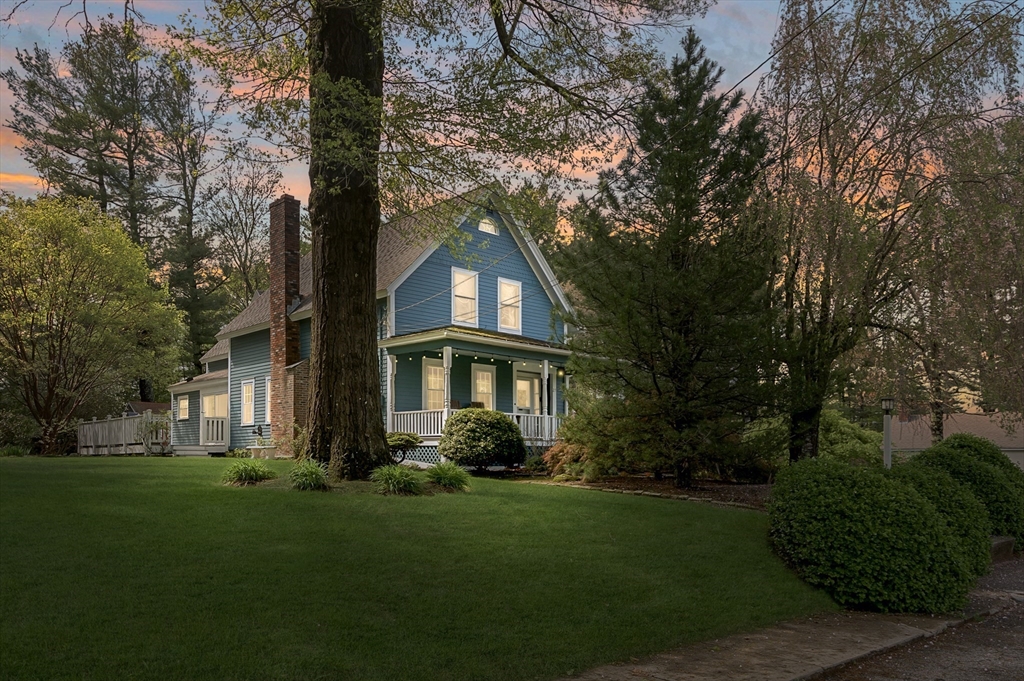 27 Water St, Leicester, Massachusetts, 4 Bedrooms Bedrooms, 7 Rooms Rooms,2.5 BathroomsBathrooms,Residential,For Sale,Water St,73374411