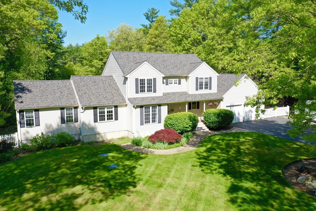 24 Nestlenook Dr, Middleboro, Massachusetts, 5 Bedrooms Bedrooms, 11 Rooms Rooms,4.5 BathroomsBathrooms,Residential,For Sale,Nestlenook Dr,73374563