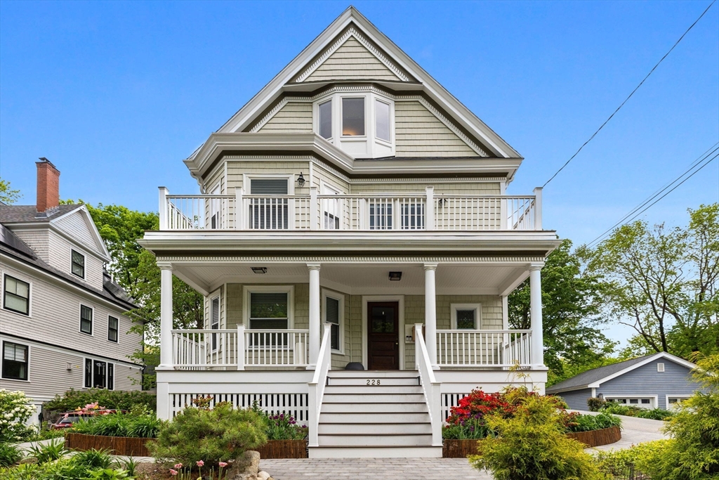 228 Langley Rd, Newton, Massachusetts, 6 Bedrooms Bedrooms, 14 Rooms Rooms,5 BathroomsBathrooms,Residential Income,For Sale,Langley Rd,73374175