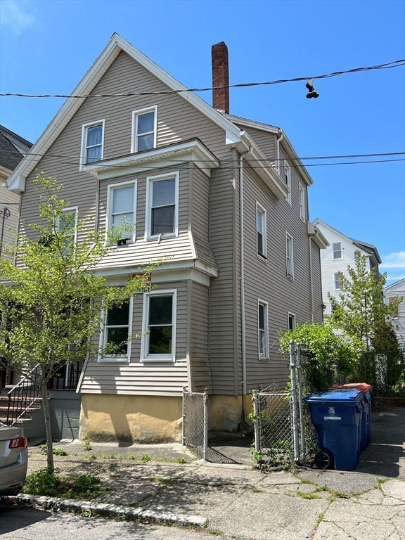67 Howard St, New Bedford, Massachusetts, 6 Bedrooms Bedrooms, 12 Rooms Rooms,3 BathroomsBathrooms,Residential Income,For Sale,Howard St,73374550
