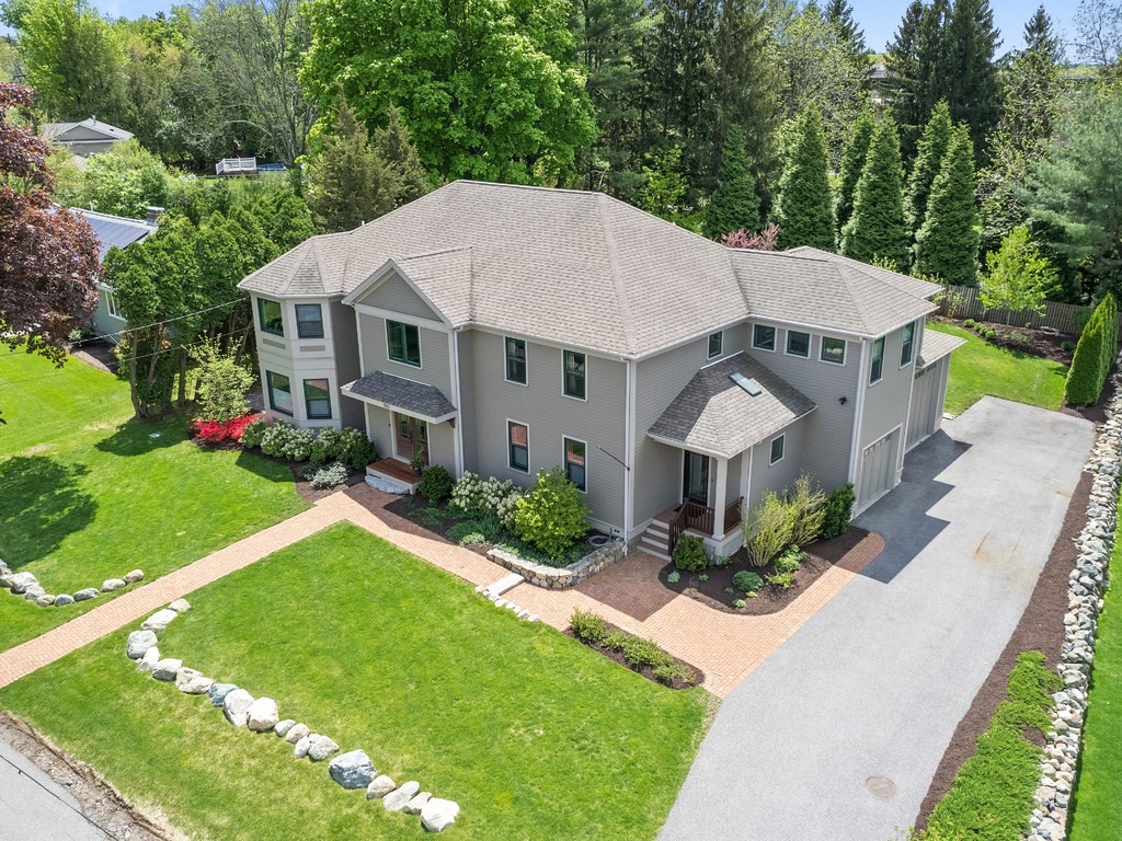 760 Lincoln Street, Waltham, Massachusetts, 5 Bedrooms Bedrooms, 13 Rooms Rooms,3.5 BathroomsBathrooms,Residential,For Sale,Lincoln Street,73374274