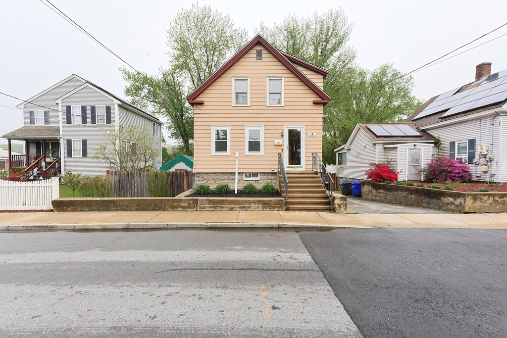 12 Depot, Milford, Massachusetts, 3 Bedrooms Bedrooms, 5 Rooms Rooms,2 BathroomsBathrooms,Residential,For Sale,Depot,73374164
