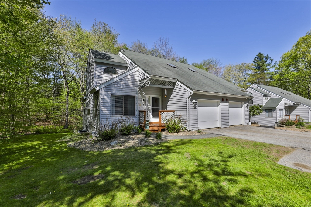 8 Overlook Dr, Atkinson, New Hampshire, 2 Bedrooms Bedrooms, 7 Rooms Rooms,2.5 BathroomsBathrooms,Residential,For Sale,Overlook Dr,73374586