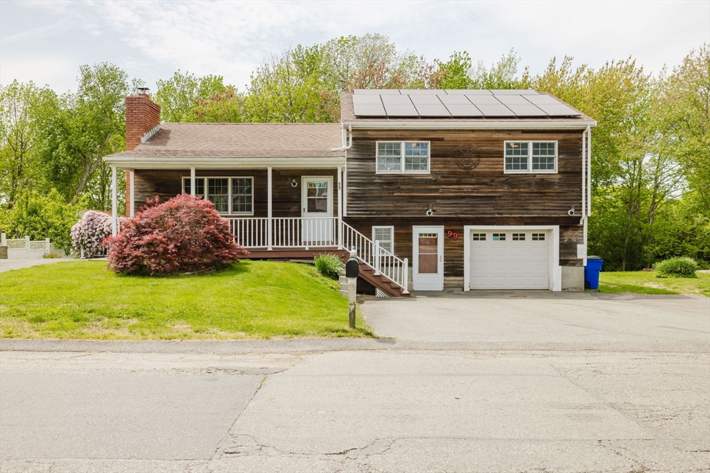 99 Napoleon St, Fall River, Massachusetts, 2 Bedrooms Bedrooms, 6 Rooms Rooms,2.5 BathroomsBathrooms,Residential,For Sale,Napoleon St,73374589