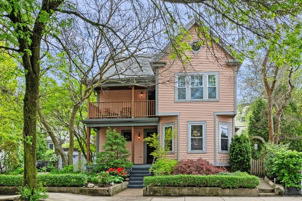 5 Willow Ave, Somerville, Massachusetts, 4 Bedrooms Bedrooms, 8 Rooms Rooms,2 BathroomsBathrooms,Residential,For Sale,Willow Ave,73374414