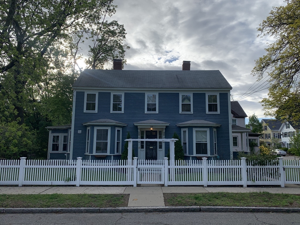 38 Park St, Medford, Massachusetts, 3 Bedrooms Bedrooms, 7 Rooms Rooms,1.5 BathroomsBathrooms,Residential Lease,For Rent,Park St,73374567