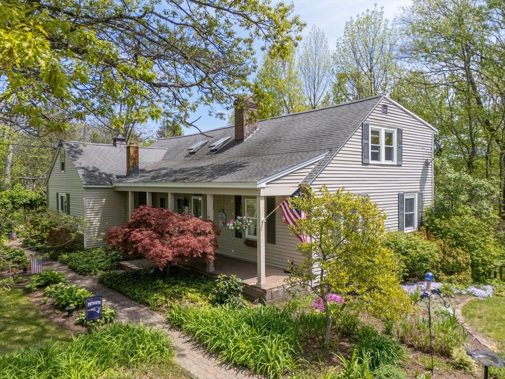 77 Center St, Ashburnham, Massachusetts, 5 Bedrooms Bedrooms, 10 Rooms Rooms,2 BathroomsBathrooms,Residential,For Sale,Center St,73374416
