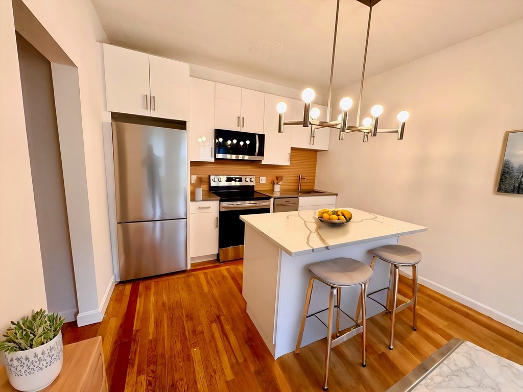 1880 Commonwealth Ave, Boston, Massachusetts, 2 Bedrooms Bedrooms, 3 Rooms Rooms,1 BathroomBathrooms,Residential Lease,For Rent,Commonwealth Ave,73374648