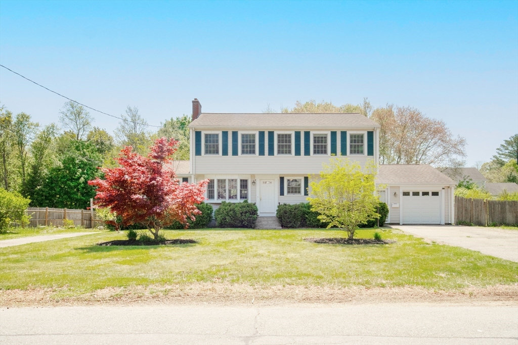 46 Frairy Street, Medfield, Massachusetts, 5 Bedrooms Bedrooms, 12 Rooms Rooms,3 BathroomsBathrooms,Residential Income,For Sale,Frairy Street,73368976