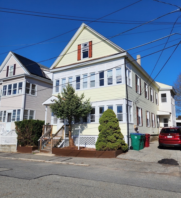 151-153 Gershom Ave, Lowell, Massachusetts, 6 Bedrooms Bedrooms, 10 Rooms Rooms,2 BathroomsBathrooms,Residential Income,For Sale,Gershom Ave,73361630