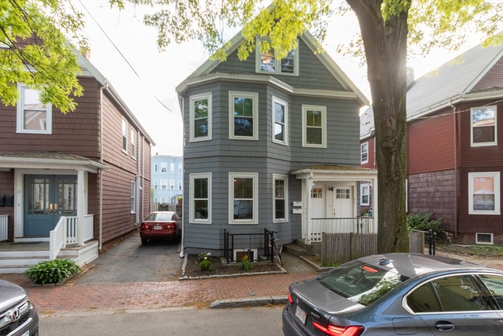 11-13 Line St, Cambridge, Massachusetts, 8 Bedrooms Bedrooms, 14 Rooms Rooms,4 BathroomsBathrooms,Residential Income,For Sale,Line St,73374714
