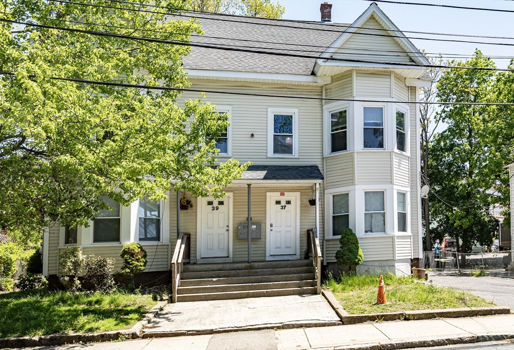 37-39 Freeman Street, Framingham, Massachusetts, 11 Bedrooms Bedrooms, 25 Rooms Rooms,5 BathroomsBathrooms,Residential Income,For Sale,Freeman Street,73374752