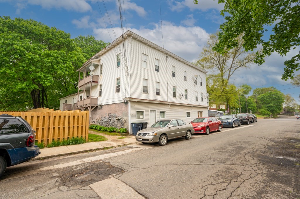 6-10 Walcott St, Southbridge, Massachusetts, 10 Bedrooms Bedrooms, 22 Rooms Rooms,5 BathroomsBathrooms,Residential Income,For Sale,Walcott St,73374784