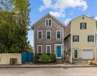 12 Callender Ave, Newport, Rhode Island, 5 Bedrooms Bedrooms, 9 Rooms Rooms,2.5 BathroomsBathrooms,Residential Income,For Sale,Callender Ave,73375019