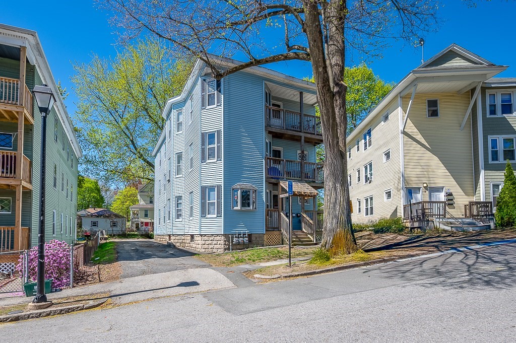 4 Courtland St, Worcester, Massachusetts, 9 Bedrooms Bedrooms, 18 Rooms Rooms,3 BathroomsBathrooms,Residential Income,For Sale,Courtland St,73375160